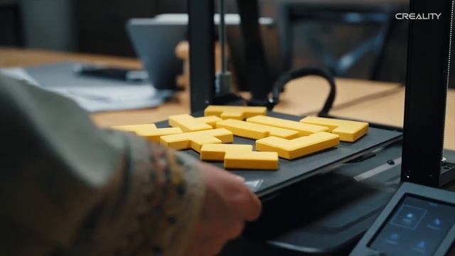 3D-принтер Creality Ender 3 V3 SE  250 мм/с, автоматическое выравни?