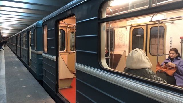 81-717/714, 81-717/714.5М и 81-714.5 На станции Водный стадион