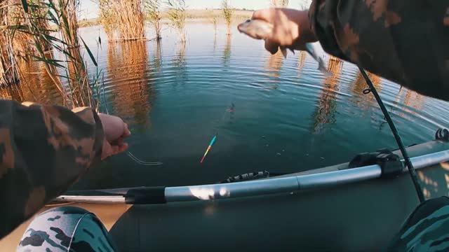 РЫБАЛКА С ЛОДКИ ПВХ НА ОЗЕРЕ