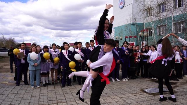 Последний звонок - 2025 смотреть онлайн