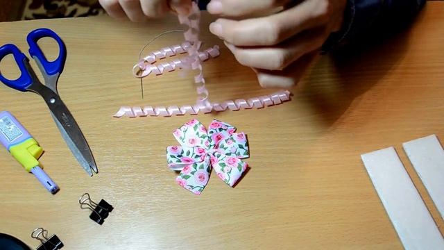 27) Простой бантик со спиральками. Видео МК. смотреть онлайн
