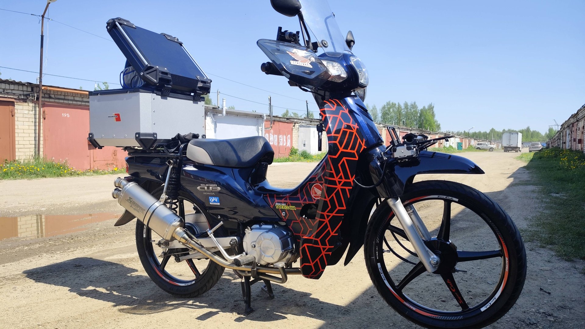 HONDA SUPER CUB AA04 MUTAKIN RACING смотреть онлайн