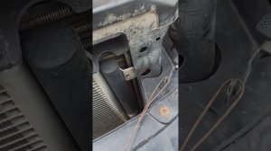 Не открывается капот Шкода Октавия А5 дорестайлинг.