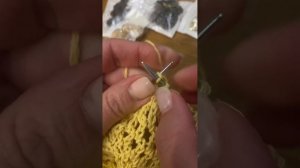 Как вязать сетку  спицами по кругу