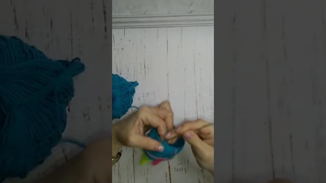 Делаем дырочки на шапке для шнурочка смотреть онлайн