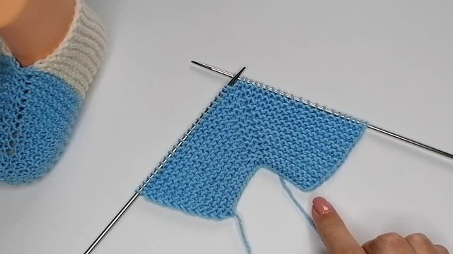 Пинетки спицами. Проще не бывает!!! Очень простые пинетки на двух спицах. смотреть онлайн