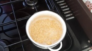 Экономное меню на 2 дня. Тушёная капуста, зелёные котлеты, гороховый суп