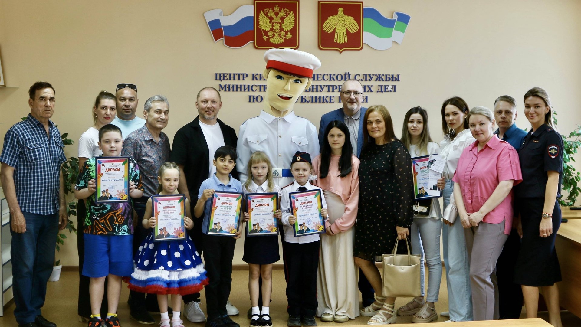 В Республике Коми наградили победителей регионального этапа конкурса «Полицейский Дядя Стёпа» смотреть онлайн