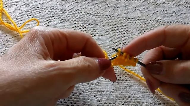 Красивый и очень простой узор спицами поворотными и круговыми рядами. смотреть онлайн