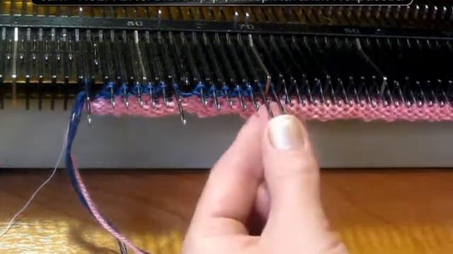 Как связать модную шапку 🌕Вязание берета долевого вязания со спиралями🌕Вязание на машине шапки смотреть онлайн
