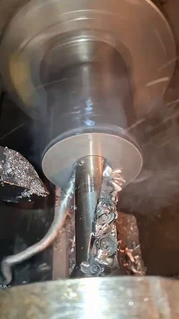 Корпусное сверло с пластинами WCMT 050308 смотреть онлайн