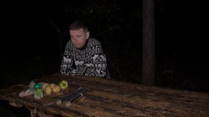 Землянка. Попал под ливень и прячусь от дождя. Крошка картошка и шум дождя