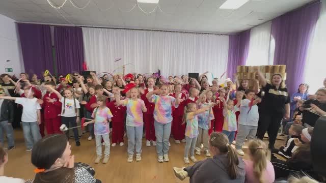 «Дворцовый переполох»: отчётный концерт Дворца творчества удался! смотреть онлайн