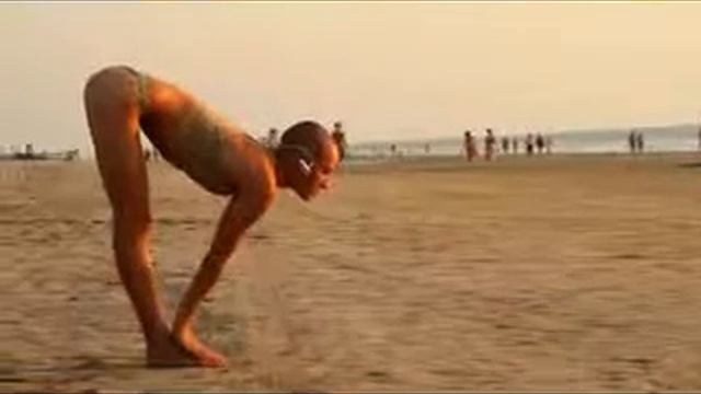 Девушка на пляже смотреть онлайн