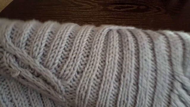 Красивый и теплый жилет. Вязание спицами. смотреть онлайн