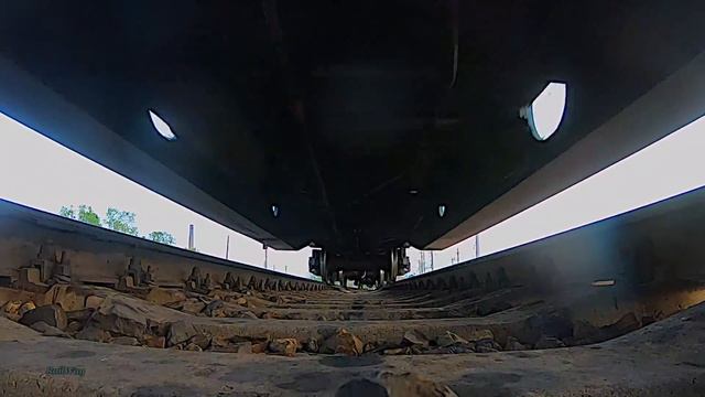 RailWay. Camera Under Train. E-Locomotive 3ES5K runs over my camera / Камера под поездом смотреть онлайн