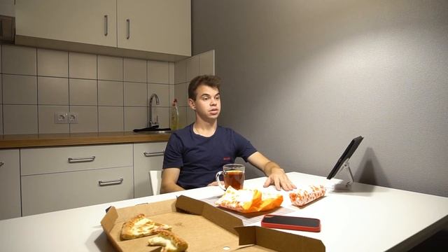 Переезд на квартиру, поездка домой и первый лёд