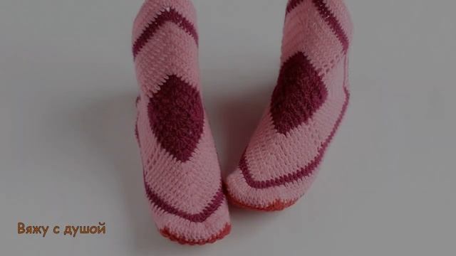 Как связать сапожки- следки (тапочки) для женщин крючком. Видео выйдет 20.02.2020 / Crochet slippe смотреть онлайн