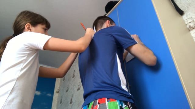 Угадай что рисую на спине 😱 смотреть онлайн