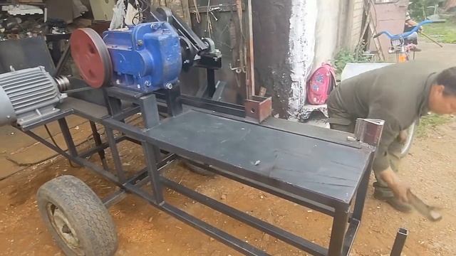 Высокопроизводительный станок для колки дров, дровок? смотреть онлайн