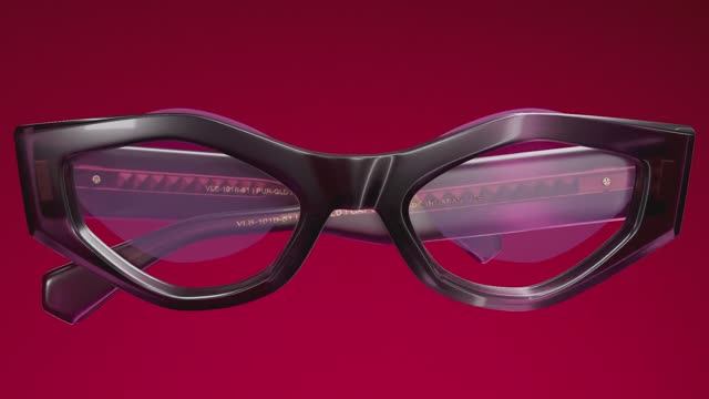 Valentino Eyewear 2 смотреть онлайн