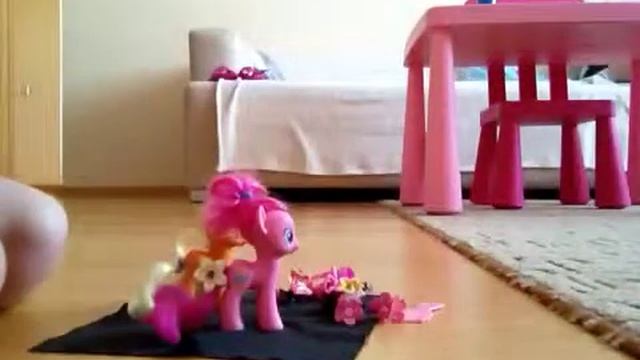 Пони на пляже смотреть онлайн