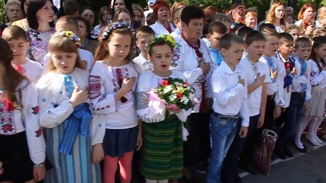 Львівська школа N30 співає гімн під час "Останнього дзвоника" смотреть онлайн