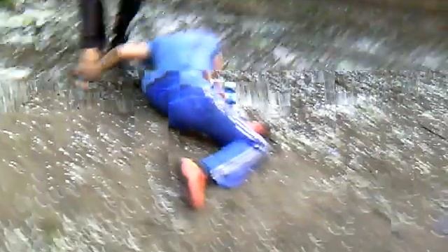 Прикол !!Мелкий Алкаш