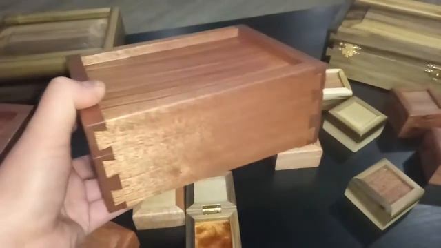Сияние шкатулки из эбиары и сапеле.
Natural shining of keepsake box made of ebiara and sapele. смотреть онлайн