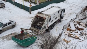 Мусоровоз KAOUSSIS CRV2000 на шасси Mercedes-Benz Actros 3336 (В 113 ХЕ 22). Работа.