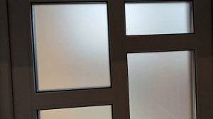 Входная пластиковая дверь в частный дом