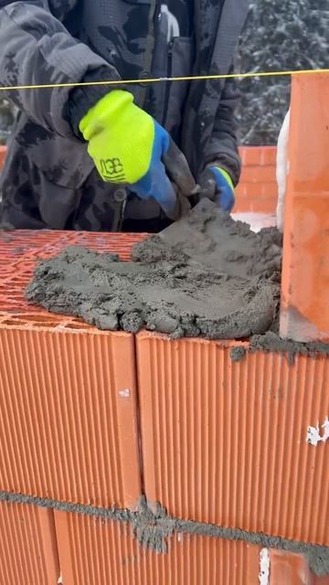 Зима…стужа…а у нас кладка стен смотреть онлайн