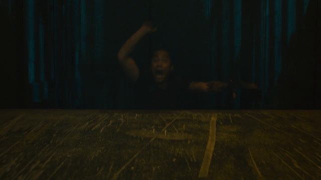 Форсаж 7 2015 .(Брайан пробирается к ретранслятору.Хоббс приезжает на подмогу) смотреть онлайн