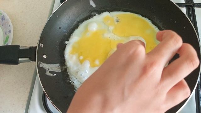 Самая вкусная яичница! Как приготовить яичницу? Просто и вкусно. смотреть онлайн