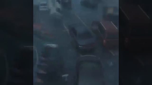 Напоминает фильм 1996г. "Смерч". смотреть онлайн