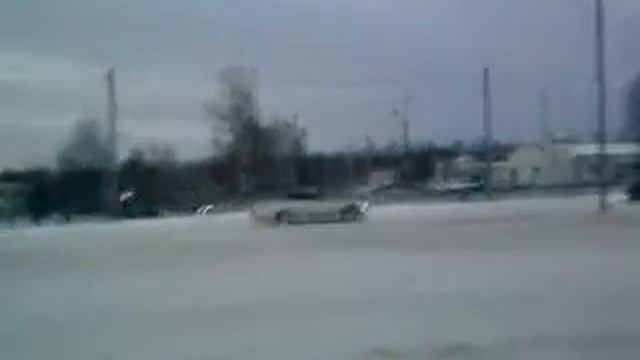 Снежные выкрутасы на парковке Линии - 2.mp4 смотреть онлайн