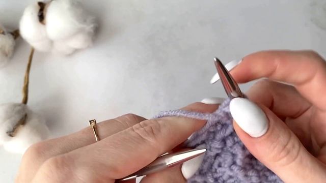 Простой красивый узор из лицевых и изнаночных / Узоры спицами / Простой узор / Вязание спицами смотреть онлайн