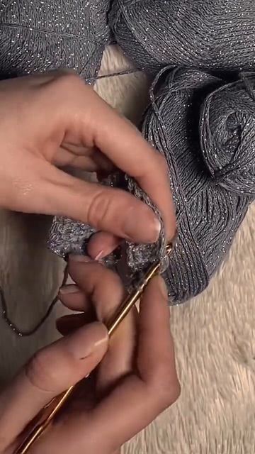 Свяжем такой кроп-топ крючком? Скоро выйдет МК🤍 Crop-top crochet #knitting#crochet смотреть онлайн