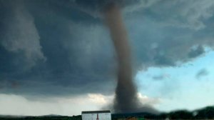 Разрушительный торнадо обрушился на Армению. Жарко и без осадков в Таджикистане. Погода в СНГ