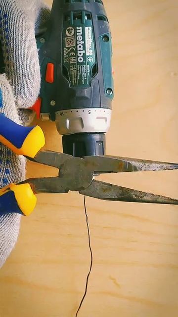 Хитрость мастера лёгкий способ выпрямить проволоку #shorts смотреть онлайн