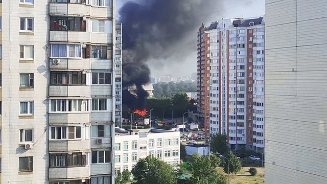 Сегодня ПОЖАР в Москве, горит дом. смотреть онлайн