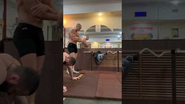 300 и 400 отжиманий от пола! #motivation#kettlebell#workout смотреть онлайн