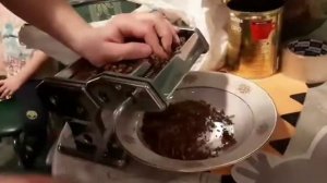 Нарезка табака лапшерезкой.