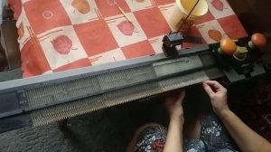 Начало вязания на машинке 'Нева-5».
