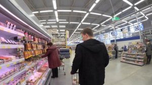 VLOG: Покупатели в супермаркете