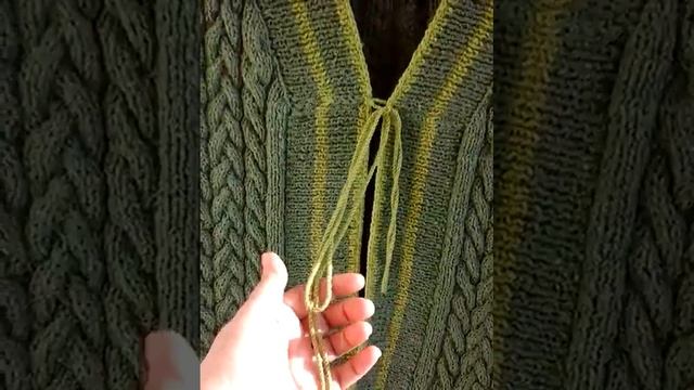20. Женский жилет спицами.