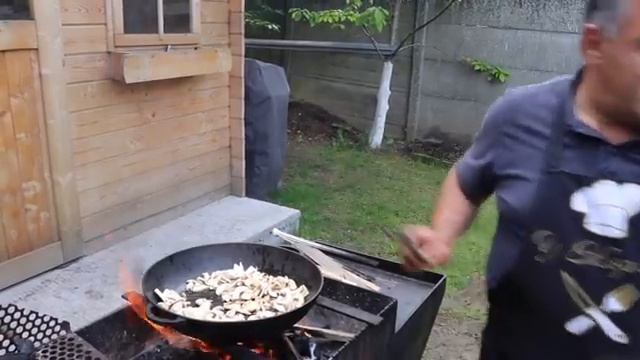 Необычный рецепт приготовления сочной баранины на мангале рецепт от Жоржа смотреть онлайн