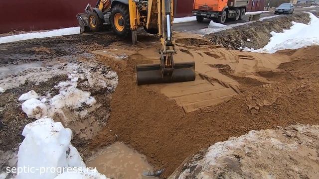 Строим въезд на участок, укладываем трубу в канаву