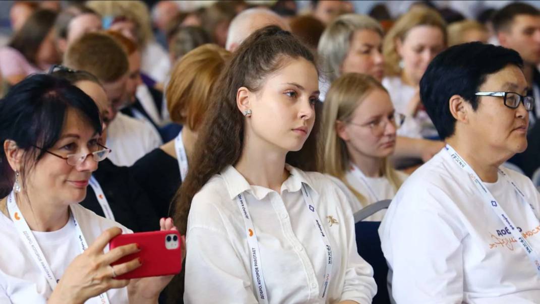 Акцент на осознанность: форум «Репутация. Зеленый мир» начал работу в Москве смотреть онлайн