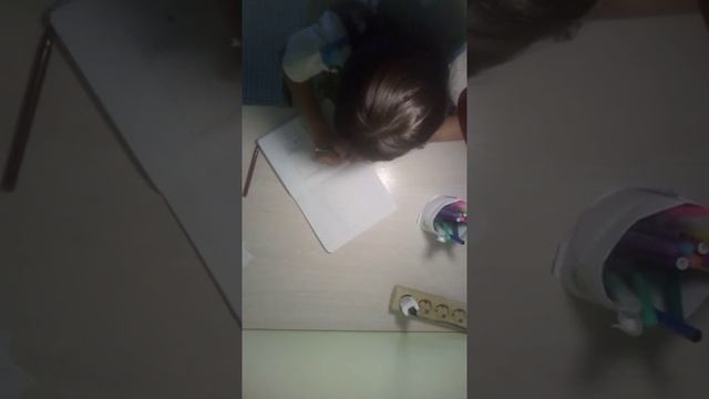 Всем привет сегодня я рисовала домик по клеточкам!!! смотреть онлайн